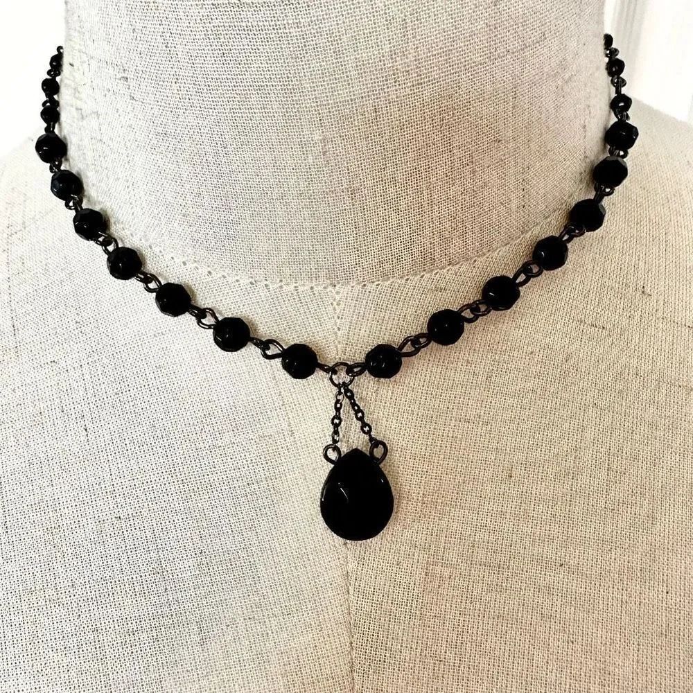 Black beaded teardrop pendant necklace